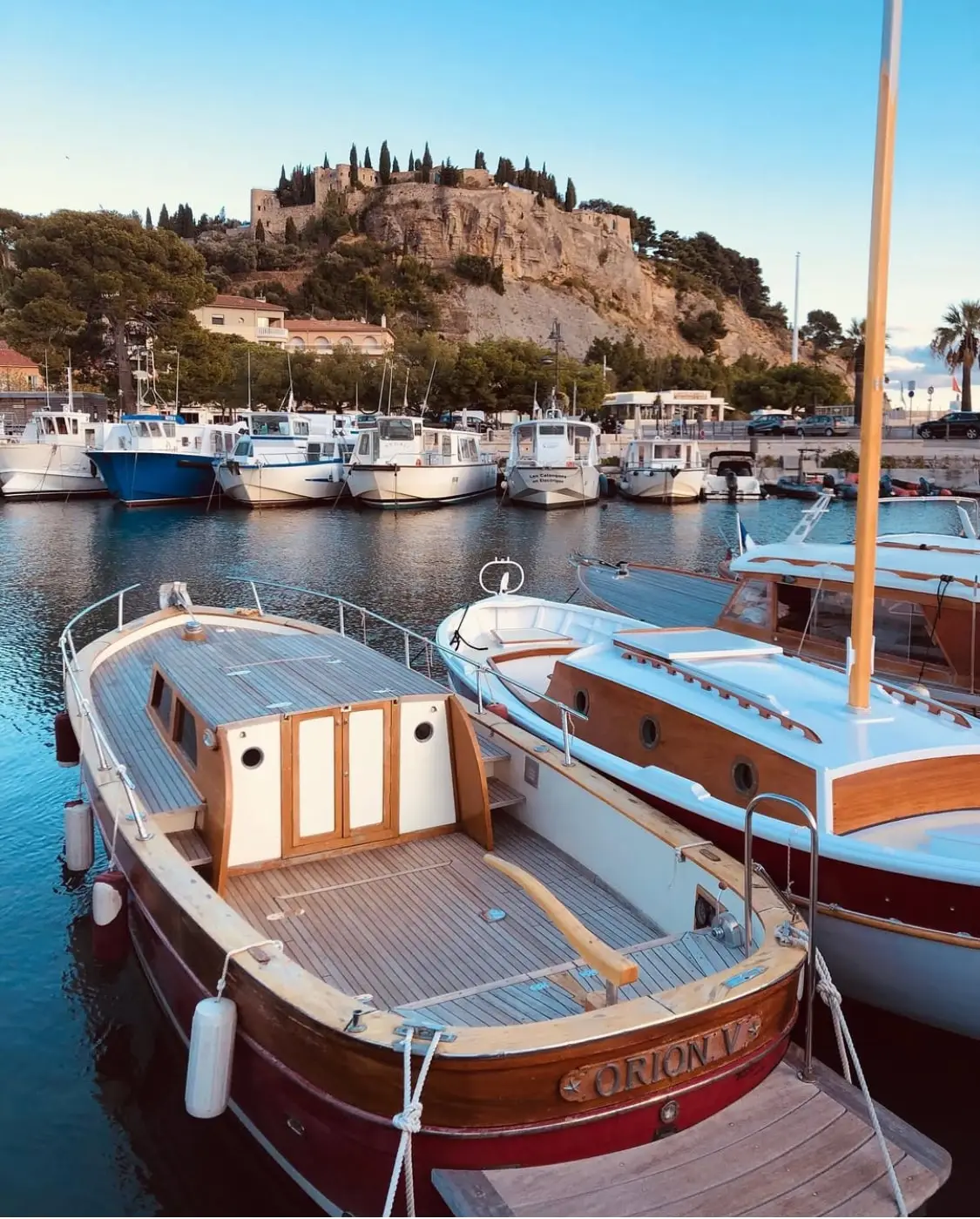 Les barques du port de Cassis à quai