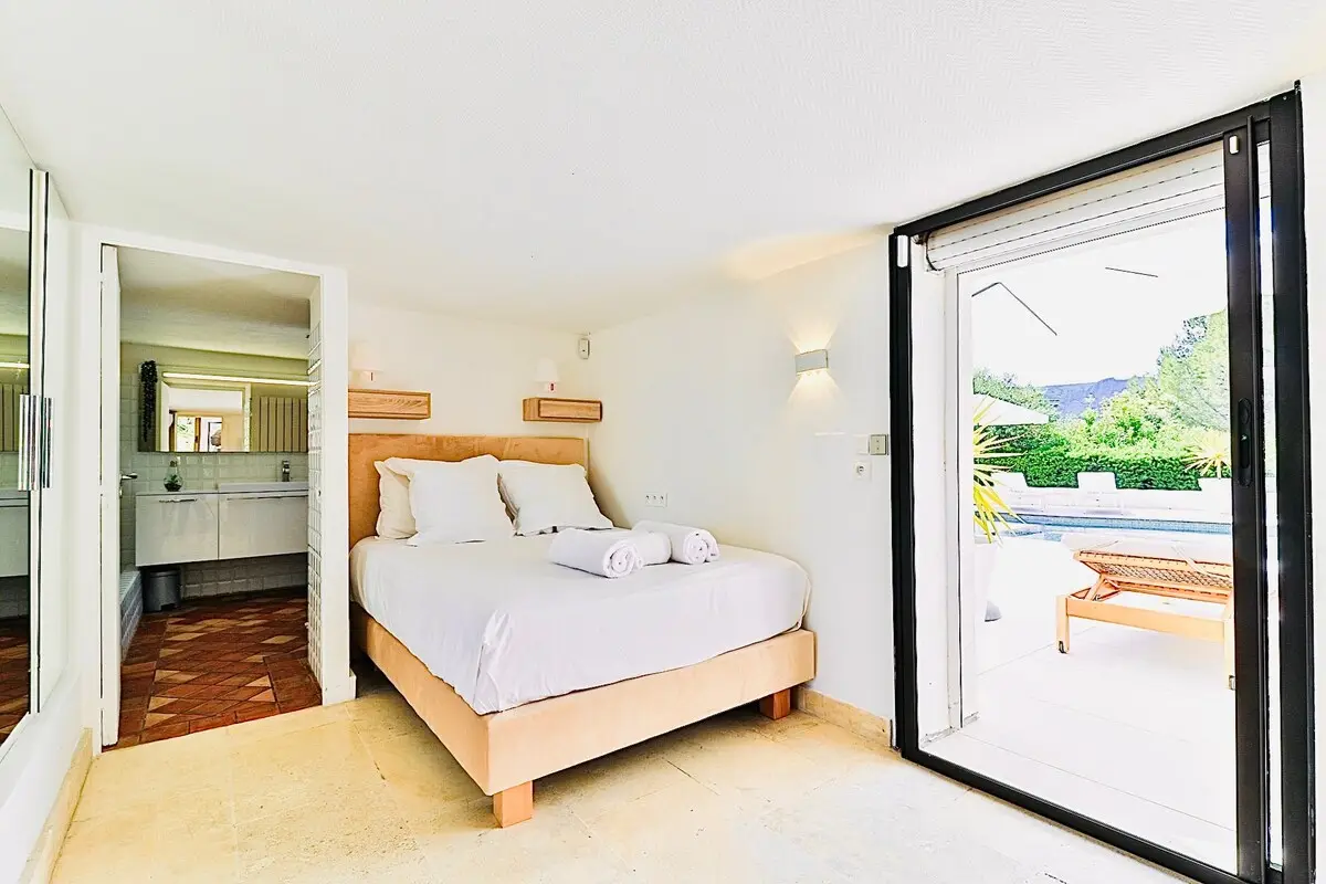 Chambre de plain-pied avec accès direct au jardin